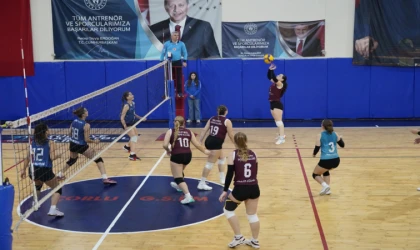 ÇBSK Hem Basketbolda Hem de Voleybolda Kazandı