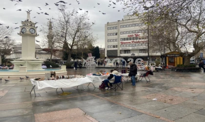 Kadınlar Soğuk Havaya Rağmen Stant Açtı