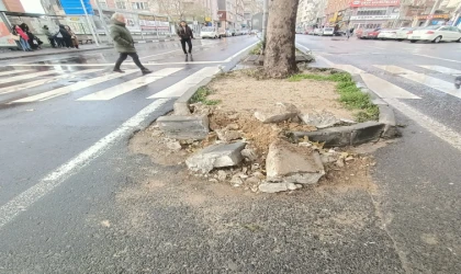 Atatürk Bulvarı’ndaki Refüj Tepki Çekiyor