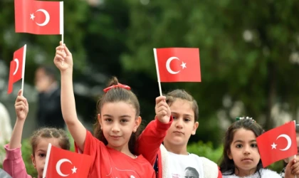 Okullarda İkinci Dönem "Bayrak Sevgisi" Temasıyla Başlayacak