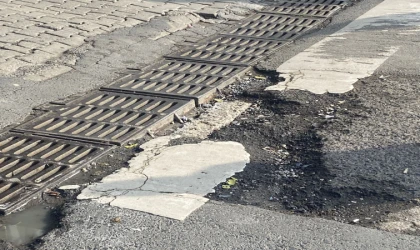 Sokaklar Delik Deşik