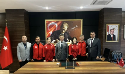 Kadın Güreşçiler Kaymakam Erten’i Ziyaret Etti