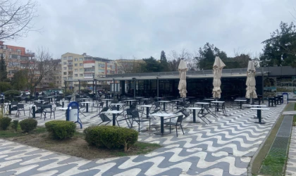 Kafe Ve Parklarda Sessizlik Hakim