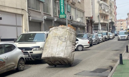 ÇEKÇEKÇİLER TRAFİĞİ OLUMSUZ ETKİLİYOR