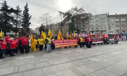 Öğretmenler Meydanlara Çıktı