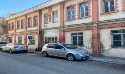 Tarihi Binadaki Görüntüler Dikkat Çekiyor