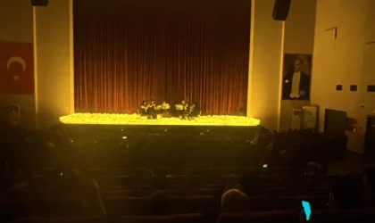 Binlerce Mum Işığında Unutulmaz Gece