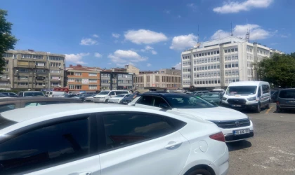Otoparkta Düzensiz Parklanma Tepki Çekiyor