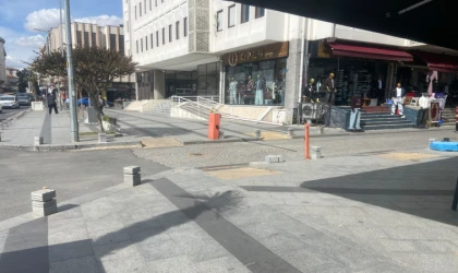 Kaldırım Kenarlarındaki Dubalar Bir Bir Kırılıyor
